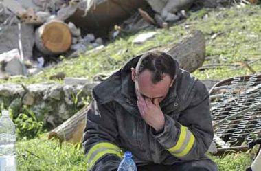 Profunda tristeza – Terremoto em Abruzzo mata centenas de pessoas